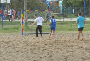 Sportsko leto: Turnir u rukometu na pesku (VIDEO)