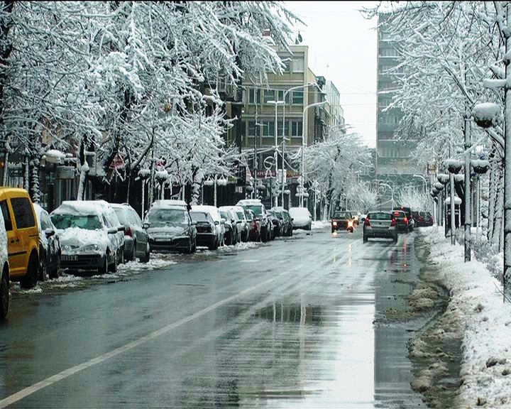 Putevi u Rasinskom okrugu prohodni, ali se saobracaj zbog snega odvija otežano