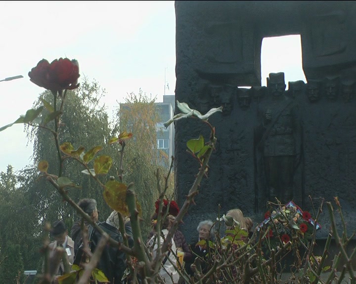 Povodom Dana primirja položeno cveće na Spomenik stradalim ratnicima kruševačkog kraja