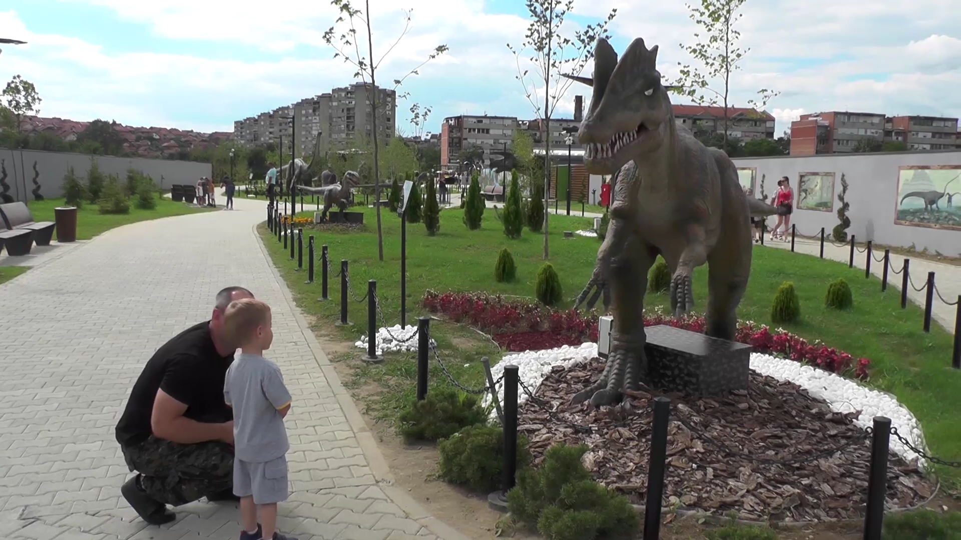 Već prvih dana po otvaranju zabavni park „Šarengrad“ beleži izuzetnu posećenost