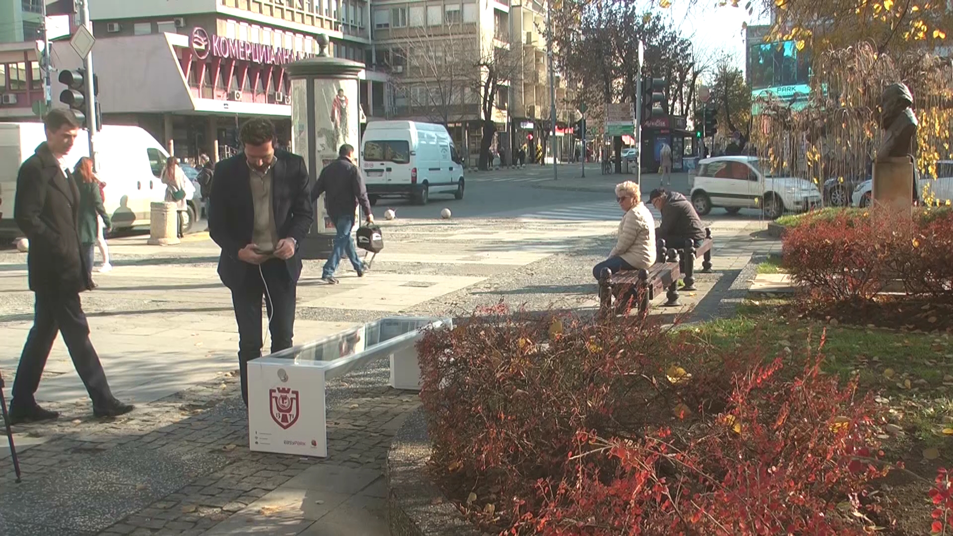U Kruševcu na platou kod Trga glumaca i ispred zgrade suda postavljene „Pametne klupe“