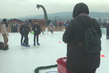 U zabavnom parku Šarengrad organizovano je takmičenje u klizanju i igrama na ledu