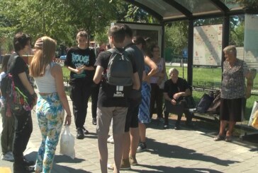 Na 18 autobuskih stajališta u centru Kruševca postavljena treća izložba radova mladih umetnika