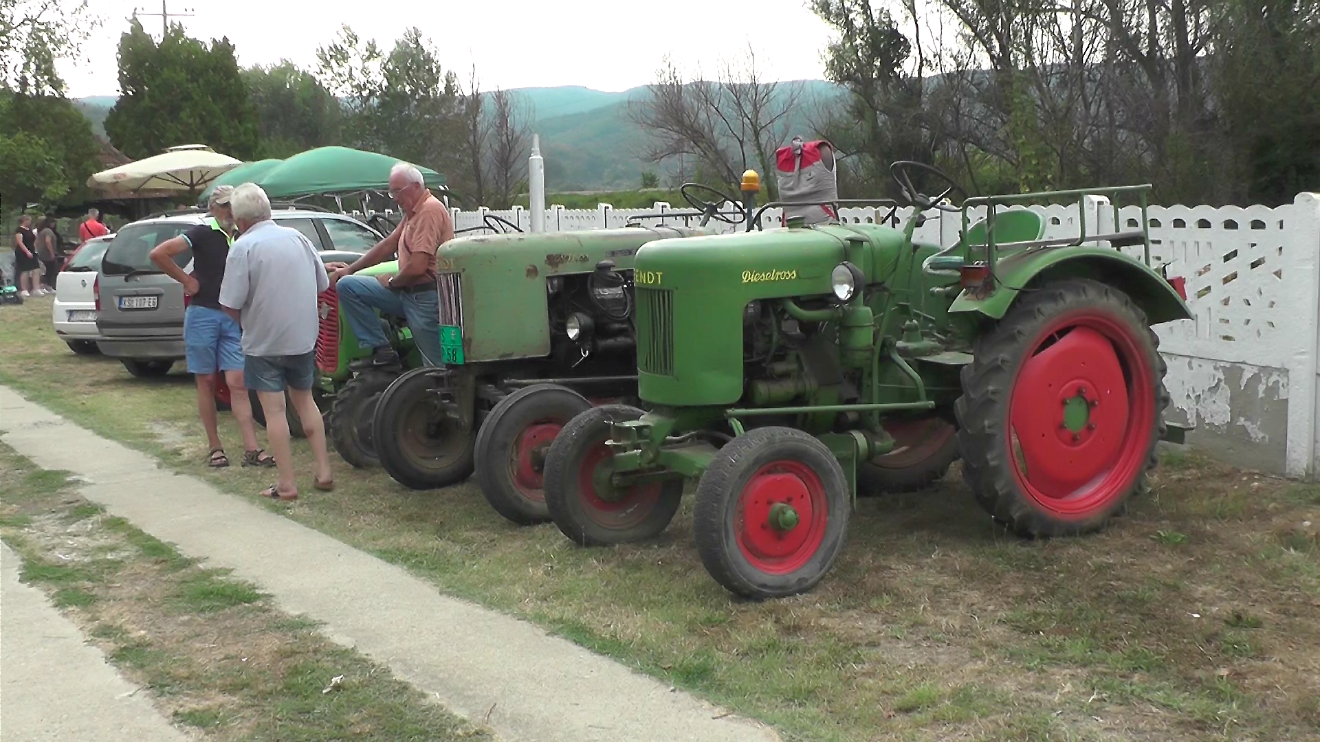 Uprkos kiši – u Đunisu održana 14. izložba oldtajmer traktora
