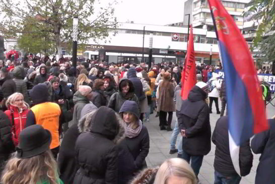 U Kruševcu održan protest prosvetnih radnika pod sloganom „Za dostojanstvo profesije i budućnost Srbije“