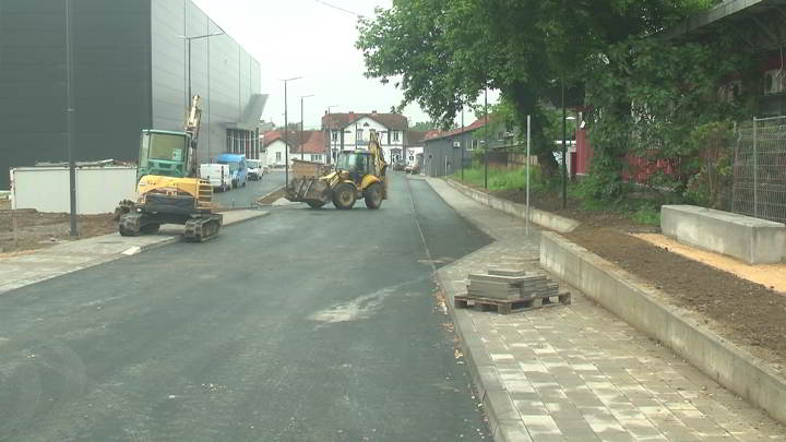 U Brijanovoj ulici pored Autobuske stanice izrađena kompletna prateća infrastruktura i završni sloj asfalta