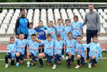 Dečiji fudbal je uvek više od igre: Meridian Sport novom donacijom dresova nagradio FK Arena Kragujevac