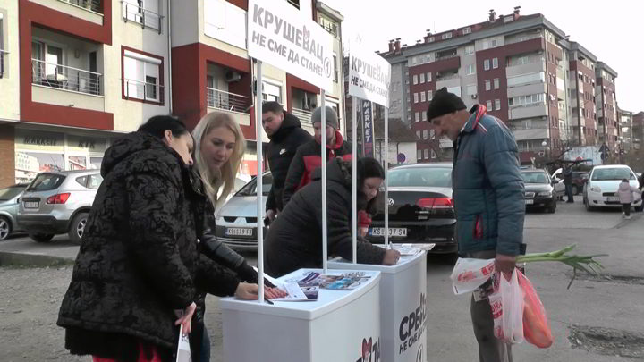 IZBORI 2023: Aktivisti SNS Kruševac i danas su razgovarali sa sugrađanima i delili propagandni materijal