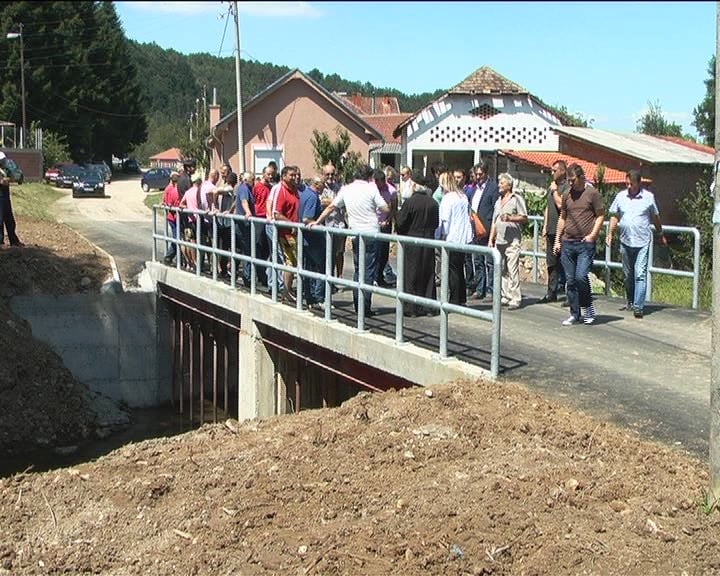 2 POK ZA GASICA[(000811)17-36-01]