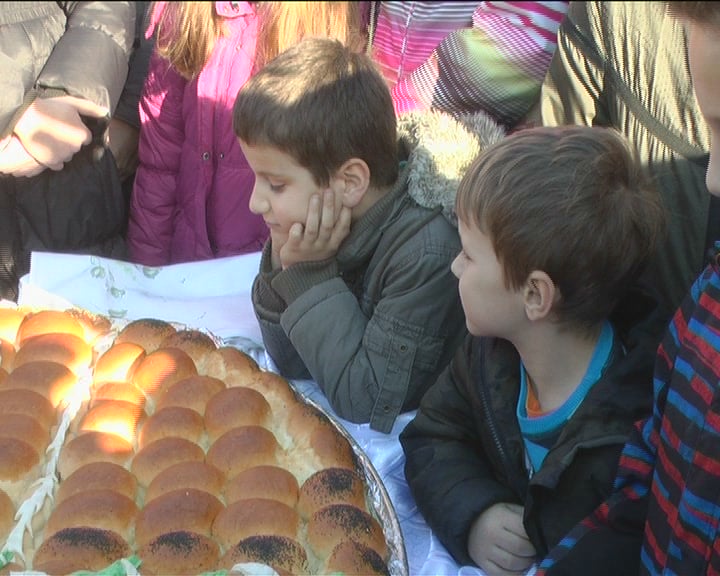 DARIVANJE[(001112)15-10-37]