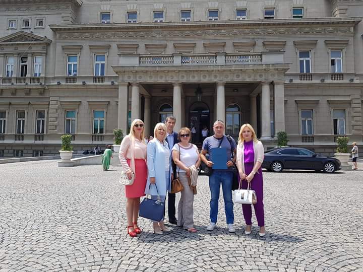 IMG-0bcf9d3404aed20569efdc1d0bdd2ff8-V